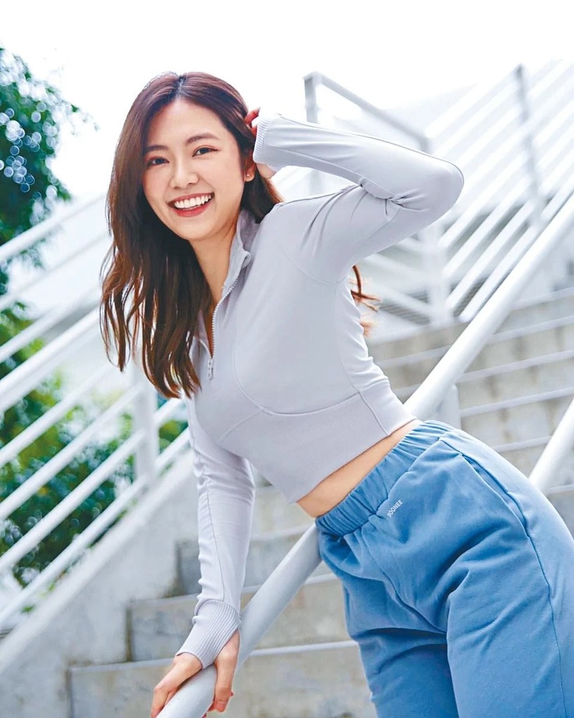 1 游嘉欣只說多謝關心及好精神，其他的都避談。.jpg