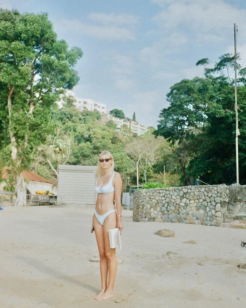 5 王麗嘉趁好天氣到海邊享受陽光。.jpg