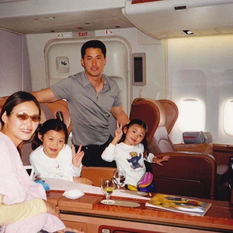 8 王麗嘉的爸爸是影星王敏德（後）。（圖／王麗嘉IG）.jpg