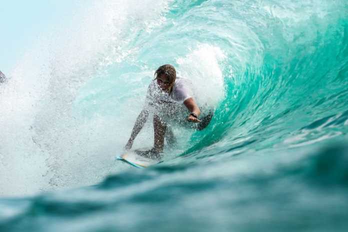 Best-sports-photographers-surfing-696x464.jpeg