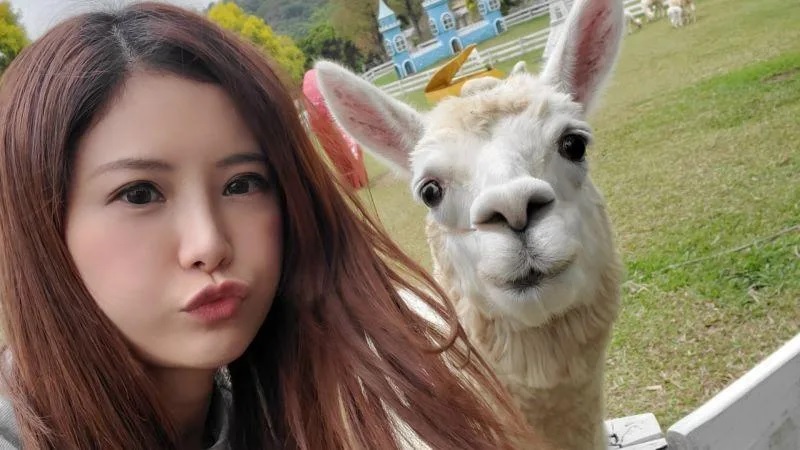 1 主播宋燕旻宣傳電影，照片讓網友失焦。.jpg