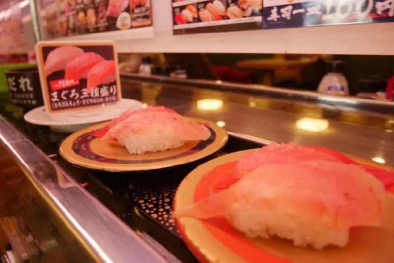 作為壽司最著名的發源地日本，一直以來都深受其台灣人喜愛，近年來更有不少知名迴轉壽司品牌進駐台灣。.jpg.jpg