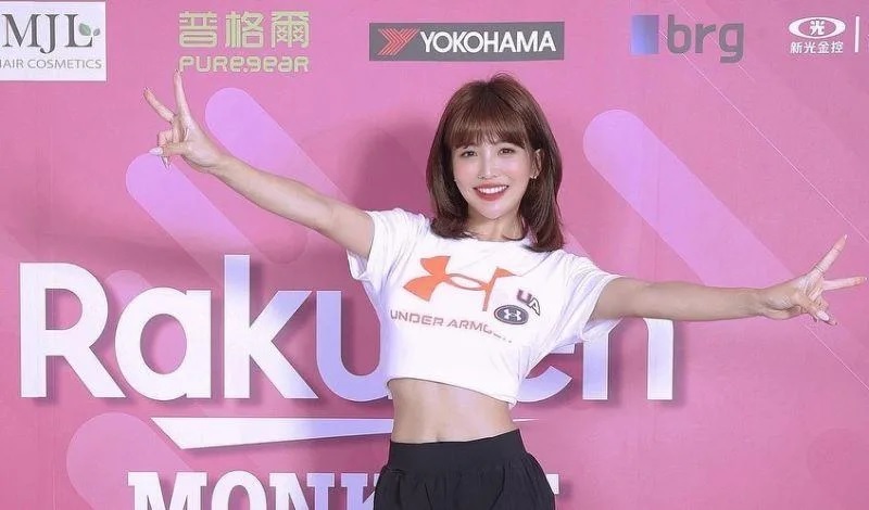 1 壯壯渾圓美胸被襲擊。（圖／壯壯IG）.jpg