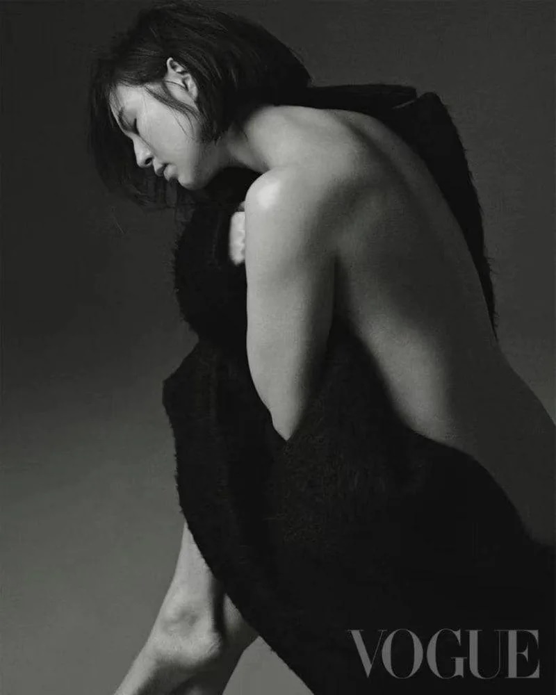 3 劉品言背部全裸。（圖／劉品言臉書）.jpg