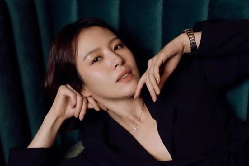 1 劉品言全裸展現真實身材。（圖／劉品言臉書）.jpg