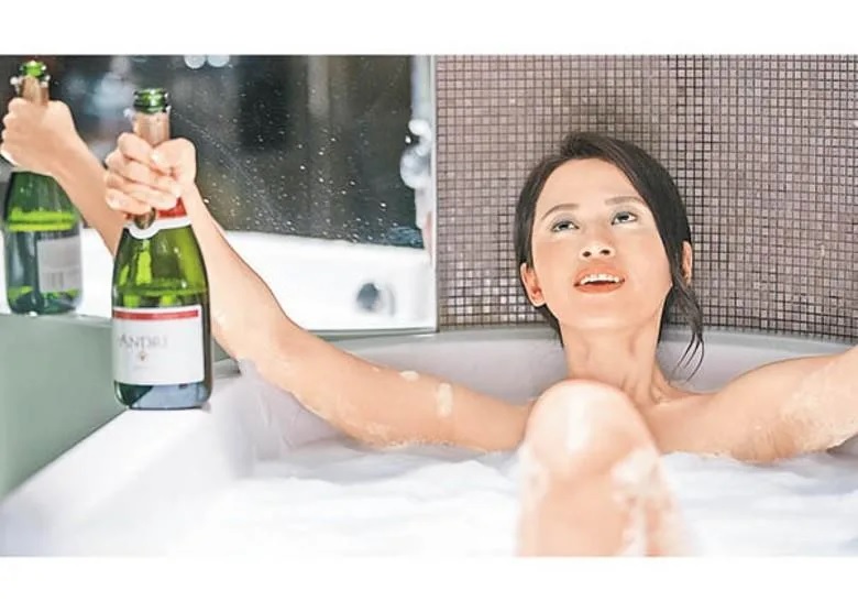 3 陳雅麗有香艷出浴戲。.jpg