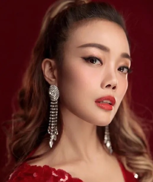 5a 容祖兒妝後.jpg