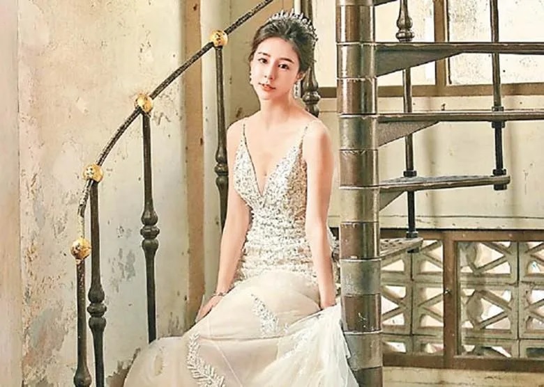 高鈺雯上載婚紗照，一眾宅男Fans依依不捨。.jpg