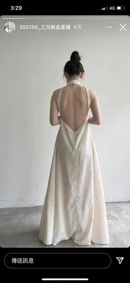 6 鄭家純露背部曲線白衣款式。（圖／鄭家純臉書）.jpg