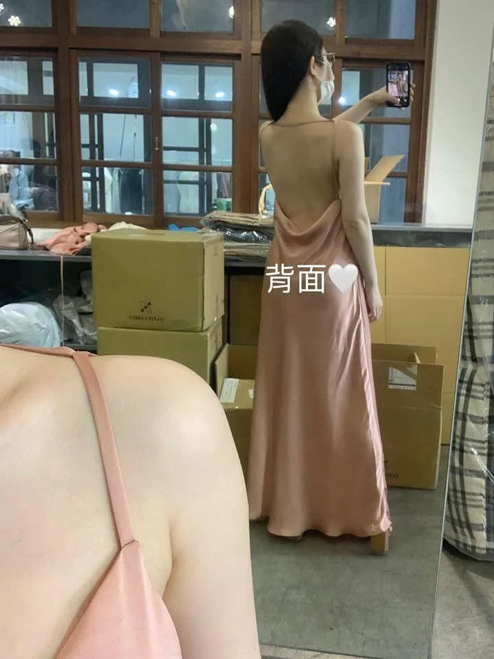 5 鄭家純露背部曲線。（圖／鄭家純臉書）.jpg