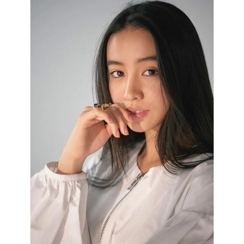 2 木村光希有張精緻厭世臉，深受時尚圈喜愛。.jpg