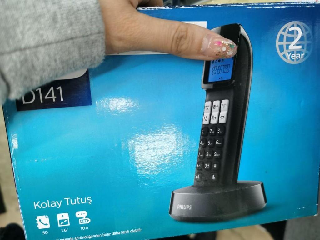 philips_d141____house_warming_gift_telephone_1585905917_052f77b1_progressive.jpg