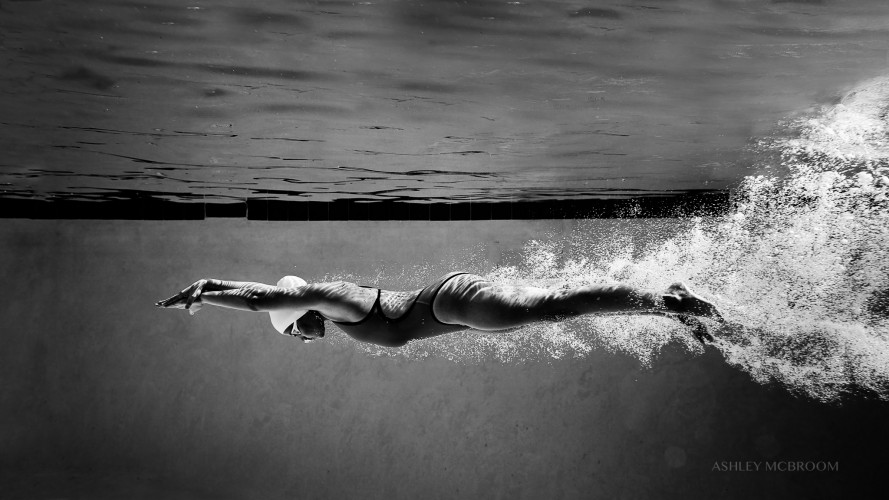 black-and-white-underwater-photography-889x500.jpg