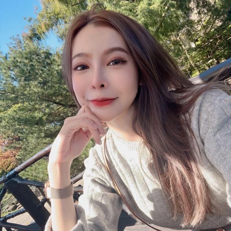 3 鄭琦擁有魔鬼身材，粉專不吝分享福利照。（鄭琦Kami、4不4小姐直播臉書）.jpg.jpg