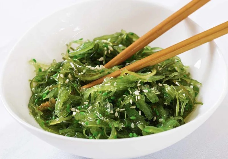 3 許多網友認為，將「海帶芽」加入泡麵中相當好吃，且能讓湯頭更好喝。（圖／翻攝自freepik）.jpg.jpg