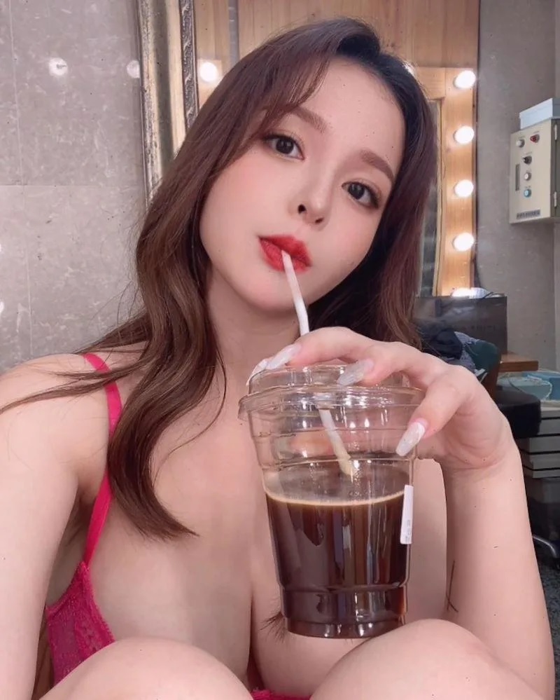 2 陳香菱有「暗黑版李毓芬」的封號。（圖／陳香菱IG）.jpg