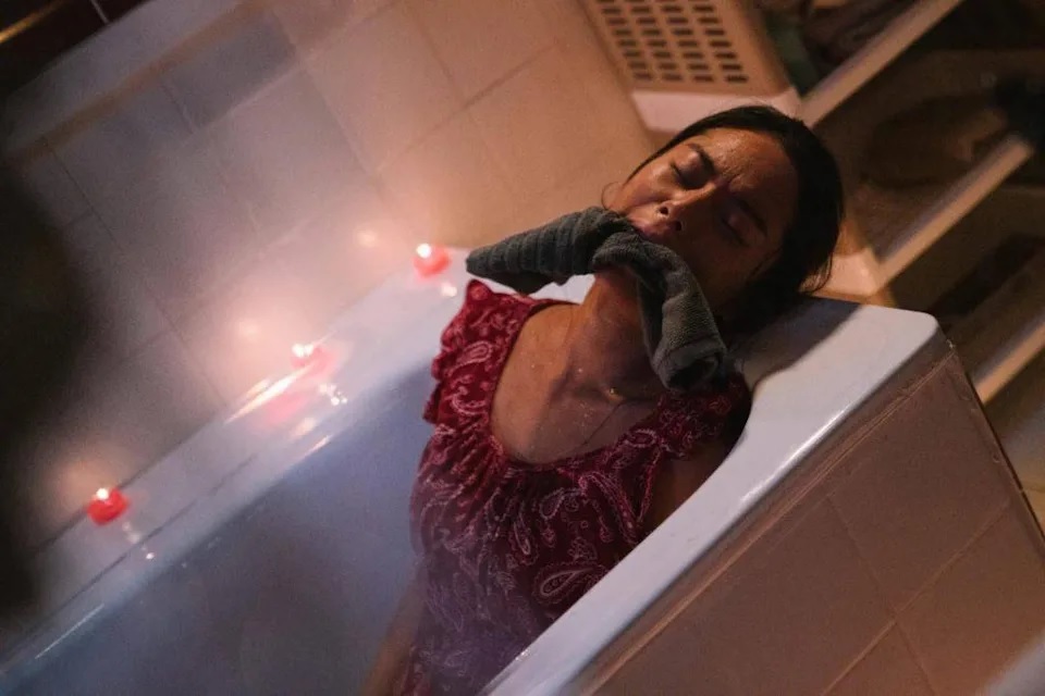 4 劇集中有墮胎情節看得人毛骨悚然。（《金宵大廈2》電視截圖）.jpg.jpg