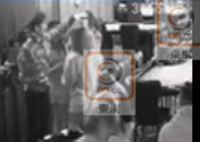 4 小方欲觸摸胡美貽傷口。.jpg