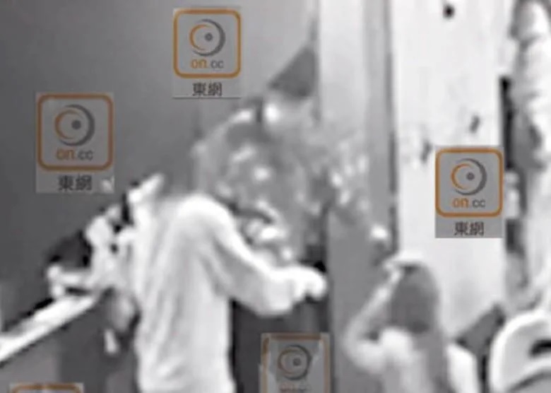 5 胡美貽跪在地上，之後暈低！.jpg