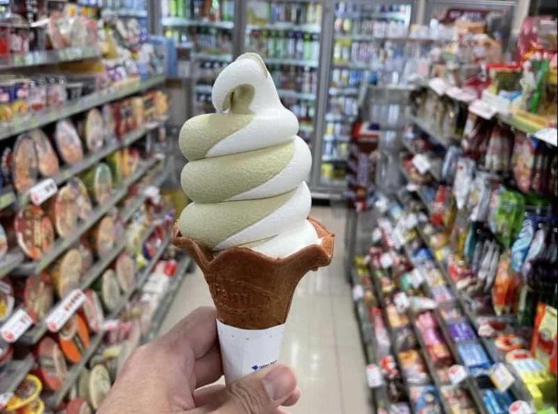 1 全家霜淇淋這回和滴妹的飲料品牌「再睡5分鐘」合作，史上首次一口氣推出4種口味，立刻成為近期社群最熱門的話題之一。.jpg.jpg