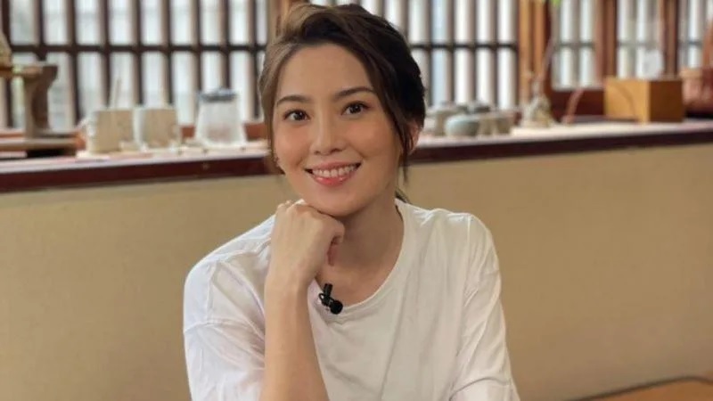 1 許藍方一組穿搭照片引起激凸與否的討論。（圖／許藍方博士 Dr. Gracie臉書）.jpg.jpg