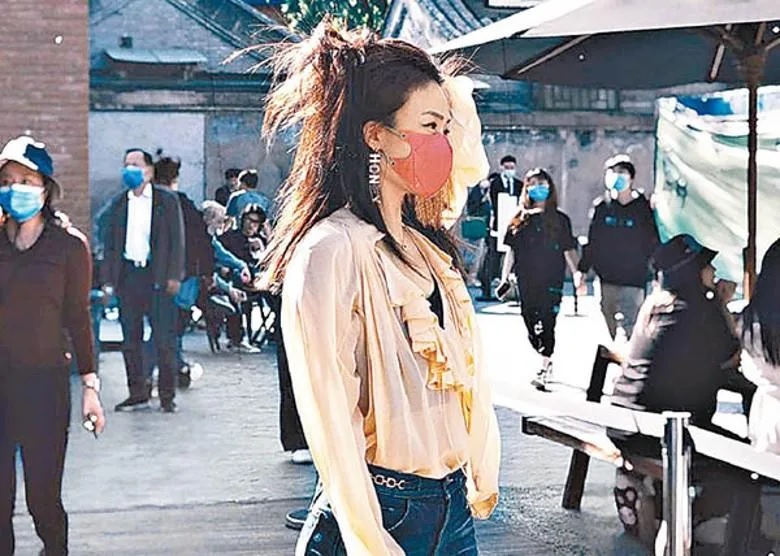 1 容祖兒偷閒遊市集，相當貼地。.jpg