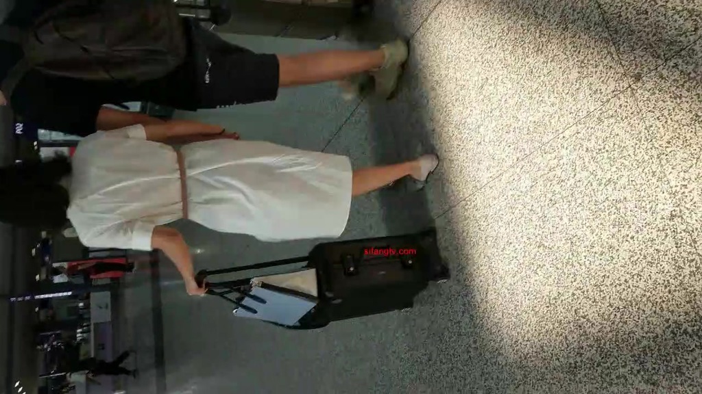 飞机场抄底白色连衣裙丁字裤,男友送的眼睛姑娘 08.jpg
