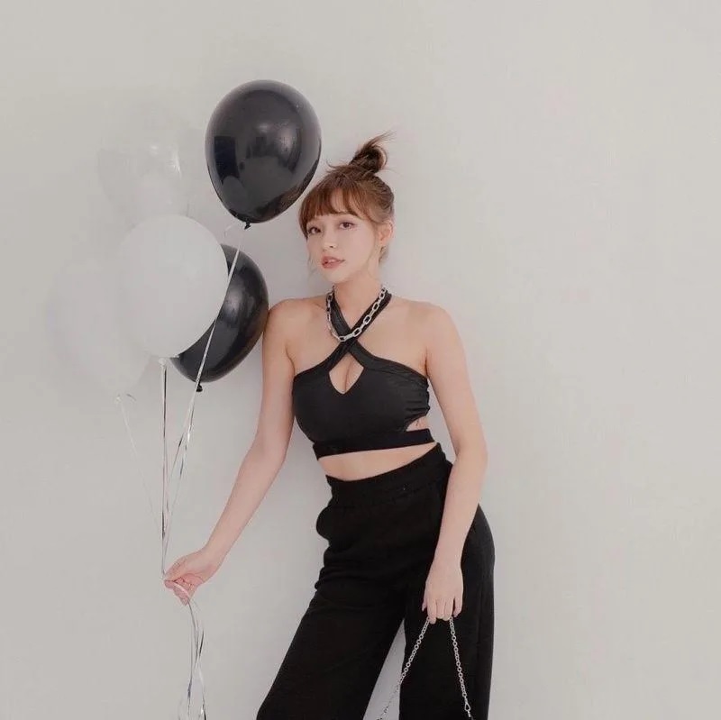 2 林襄笑說在找到大眾口味之前，先換上美美的照片。翻攝林襄IG.jpg