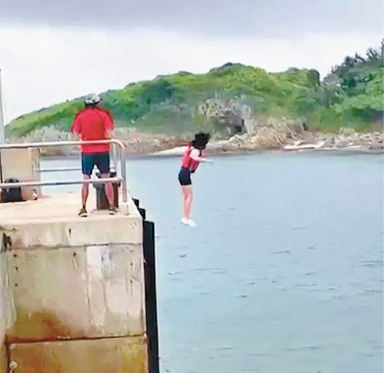 2 姚焯菲勇字當頭，攀山、跳海冇難度。.jpg