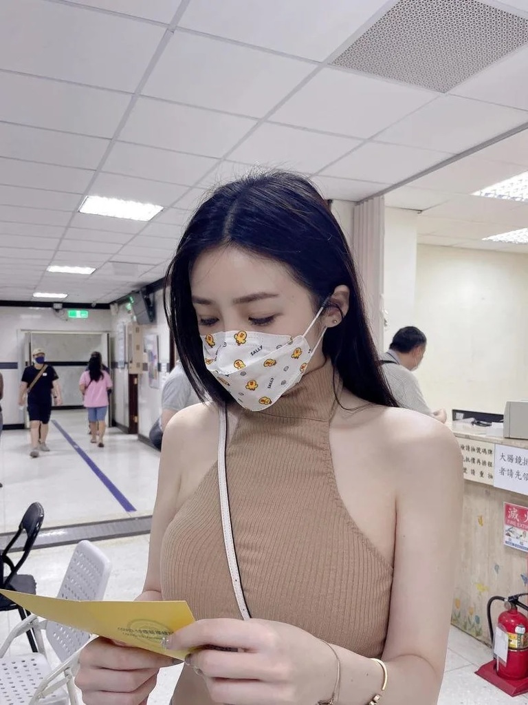 2 許薇安前往接種第三劑疫苗。.jpg
