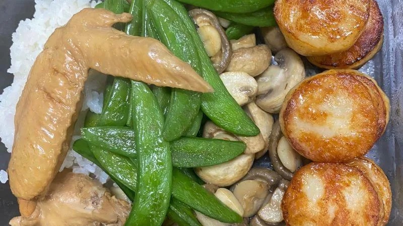 1 心疼護士女友上大夜班，原PO便親自製作便當送暖，結果目的竟然是為了把其他護士的伴侶通通拖下水，獲得大家讚翻。（圖／爆廢公社）.jpg.jpg