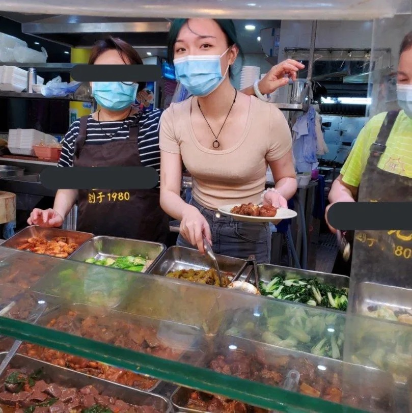 1 兩餸飯Ali工作時被網民發掘.jpg
