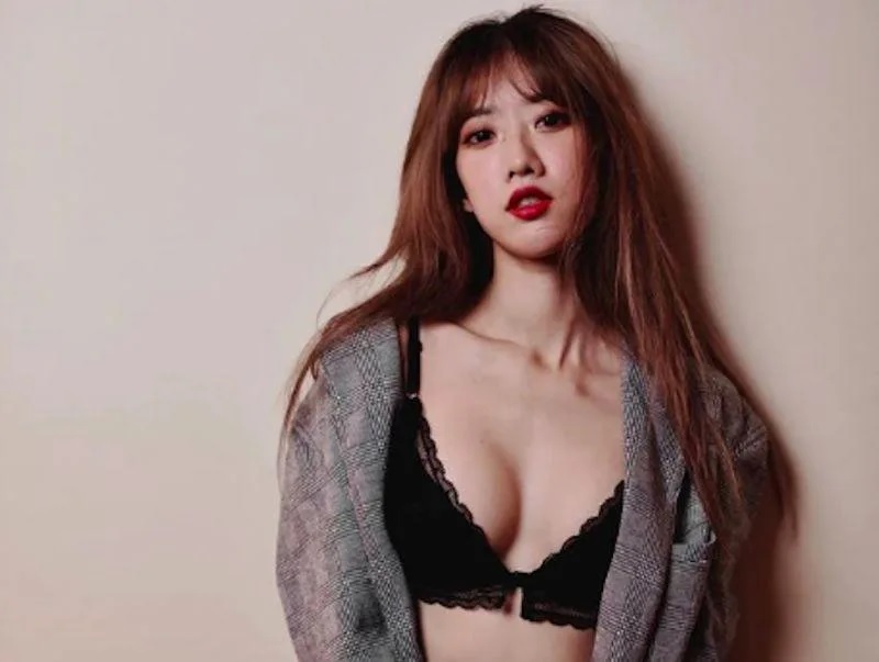 1 Roxy的15秒打鼓影片，火辣模樣讓網友看呆。（圖／翻攝Roxy IG）.jpg