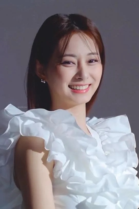 2 TWICE成員中，子瑜顏值爆晒燈。.jpg