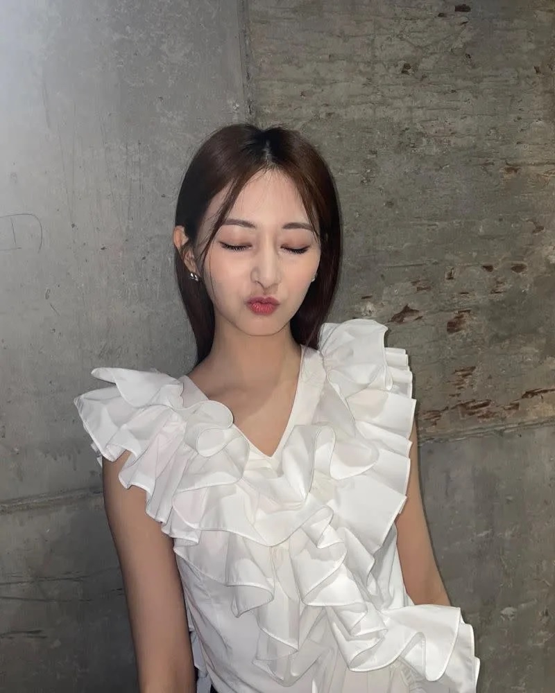 2 周子瑜曬出多張個人美照。（圖／翻攝周子瑜IG）.jpg