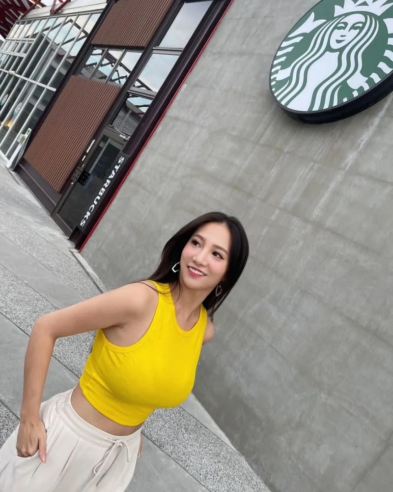 2 林采緹度假心情顯得神清氣爽。.jpg