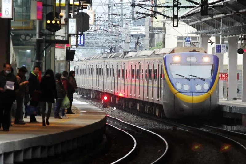 一名網友好奇原來台北人都不搭火車嗎？立刻引起熱議。.jpg