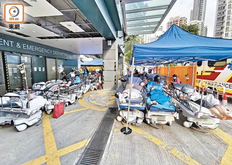 本港醫療系統在今波疫情爆煲，不少確診者錯過最佳治療時機。.jpg