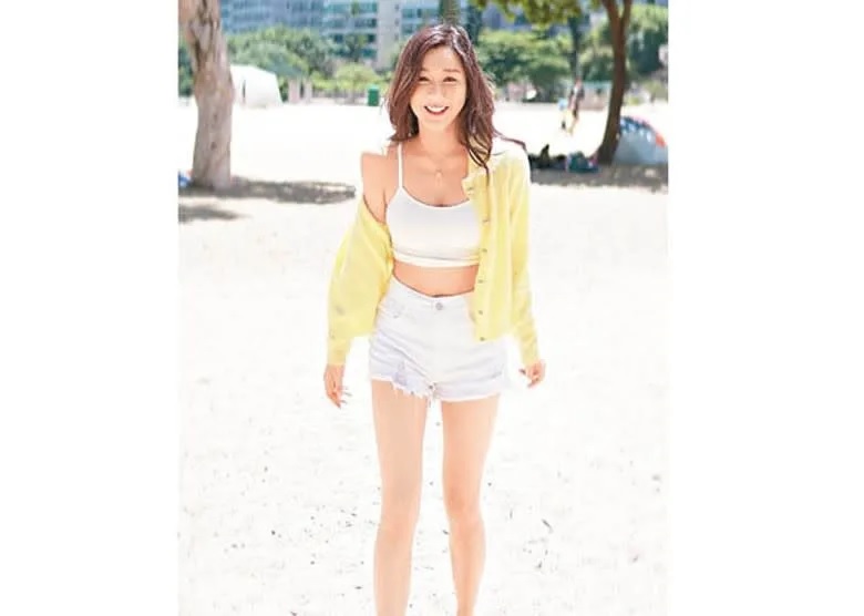 陳詩欣30度怕凍 着冷衫曬太陽.jpg