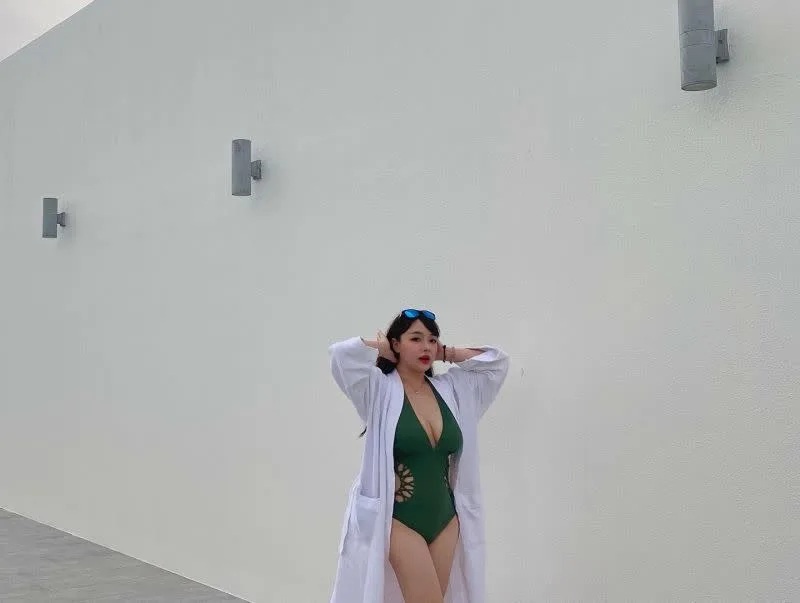 6  三三身材凹凸有致。（圖／三三IG）.jpg