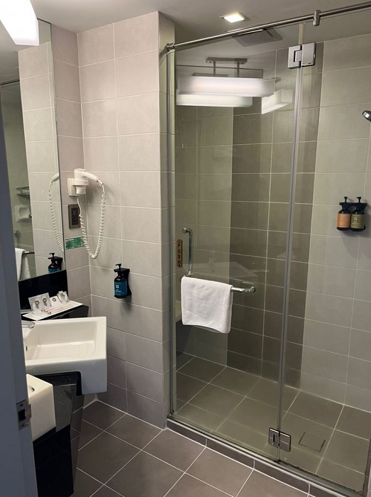 1956301tzzfq8t5q518xd8 700.jpg