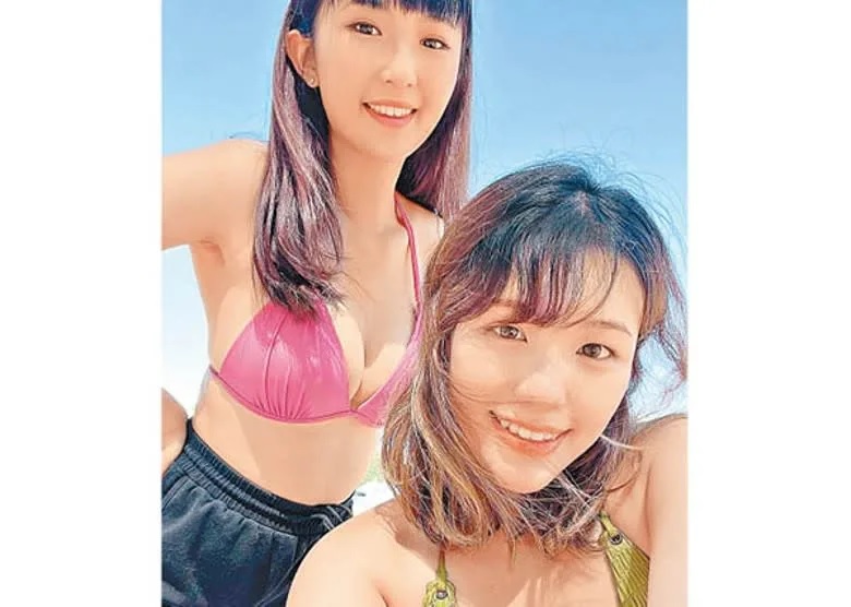 1 羅詠怡（左）與友人到沙灘曬太陽兼晒身材。.jpg