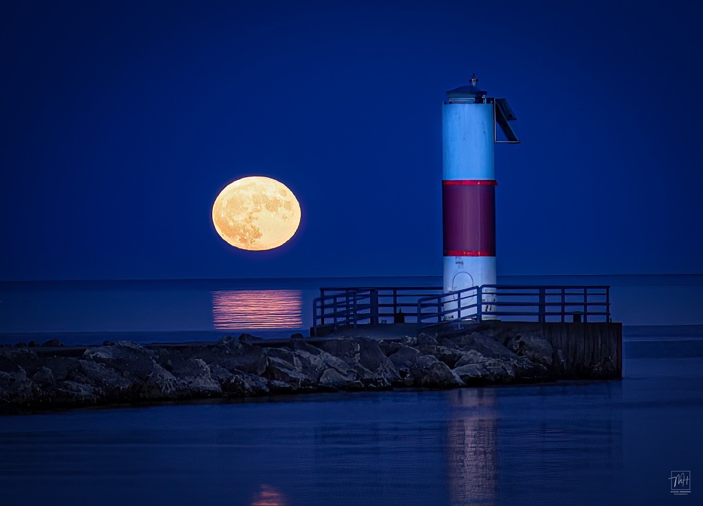 「超級月亮」搭配  密西根湖 （Lake Michigan）美國.jpg