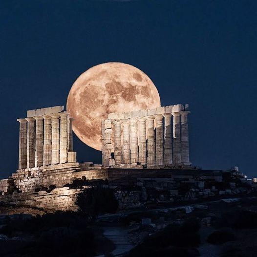「超級月亮」搭配  波塞冬神廟 (Temple of Poseidon)，希臘.jpg
