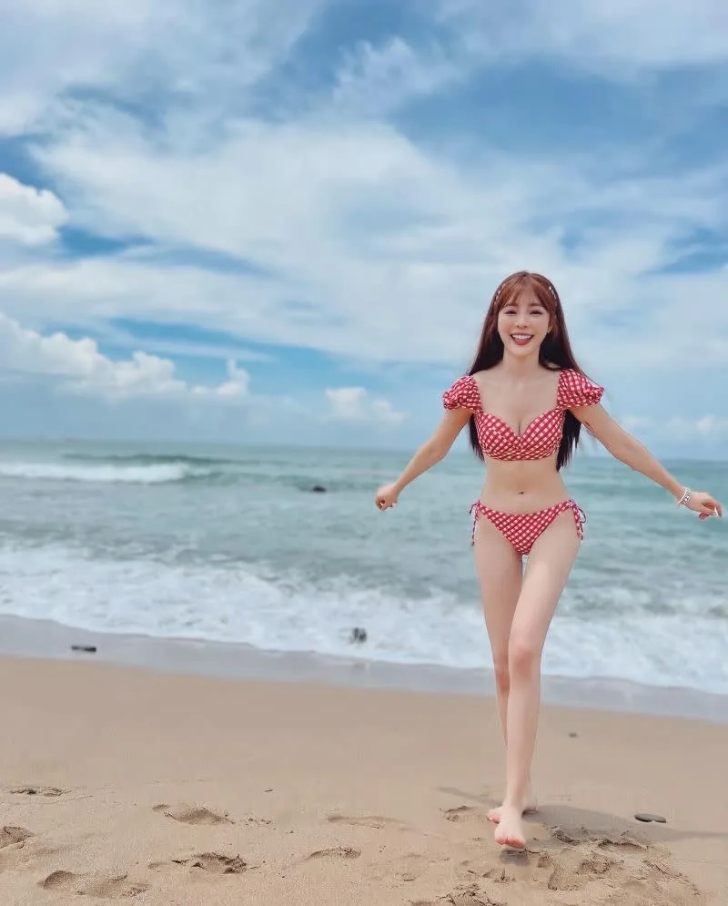 4 倪暄泳裝照三連發。.jpg