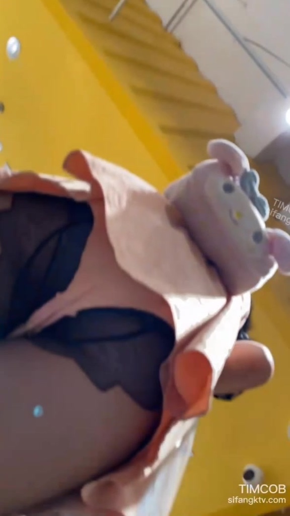 黑丝抄底他妈的爽爆了好吗？还是带花纹的，全给她骚完了！愣着干嘛啊 14.jpg.jpg