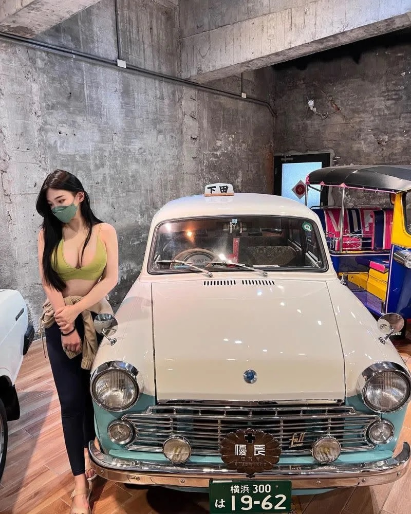 5 綠肥兒逛計程車博物館。（圖／綠肥兒IG）.jpg