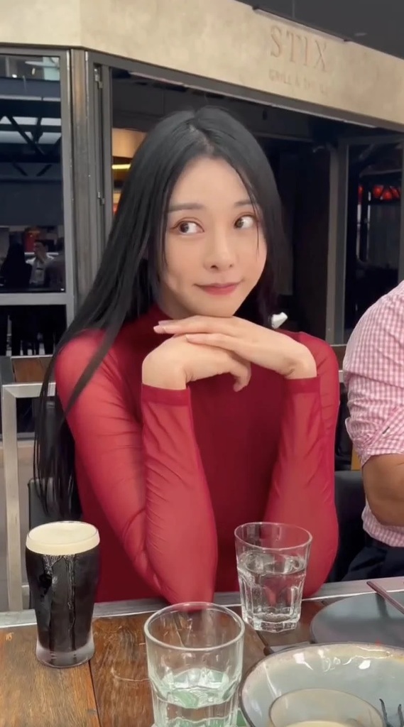 2 李元玲露出無辜又迷人的表情。（圖／李元玲IG）.jpg