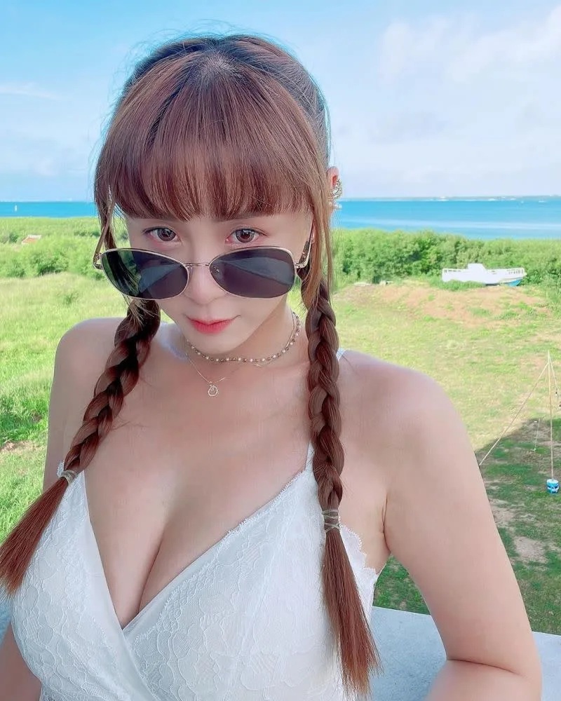 4 短今不只臉蛋甜美，還有傲人上圍。（圖／翻攝短今IG）.jpg