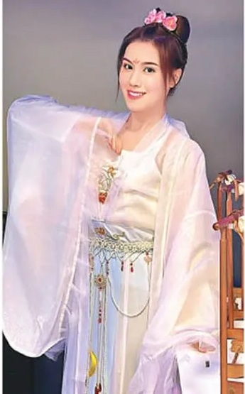 1 宋宛穎化身嫦娥，嬌俏可人。.jpg